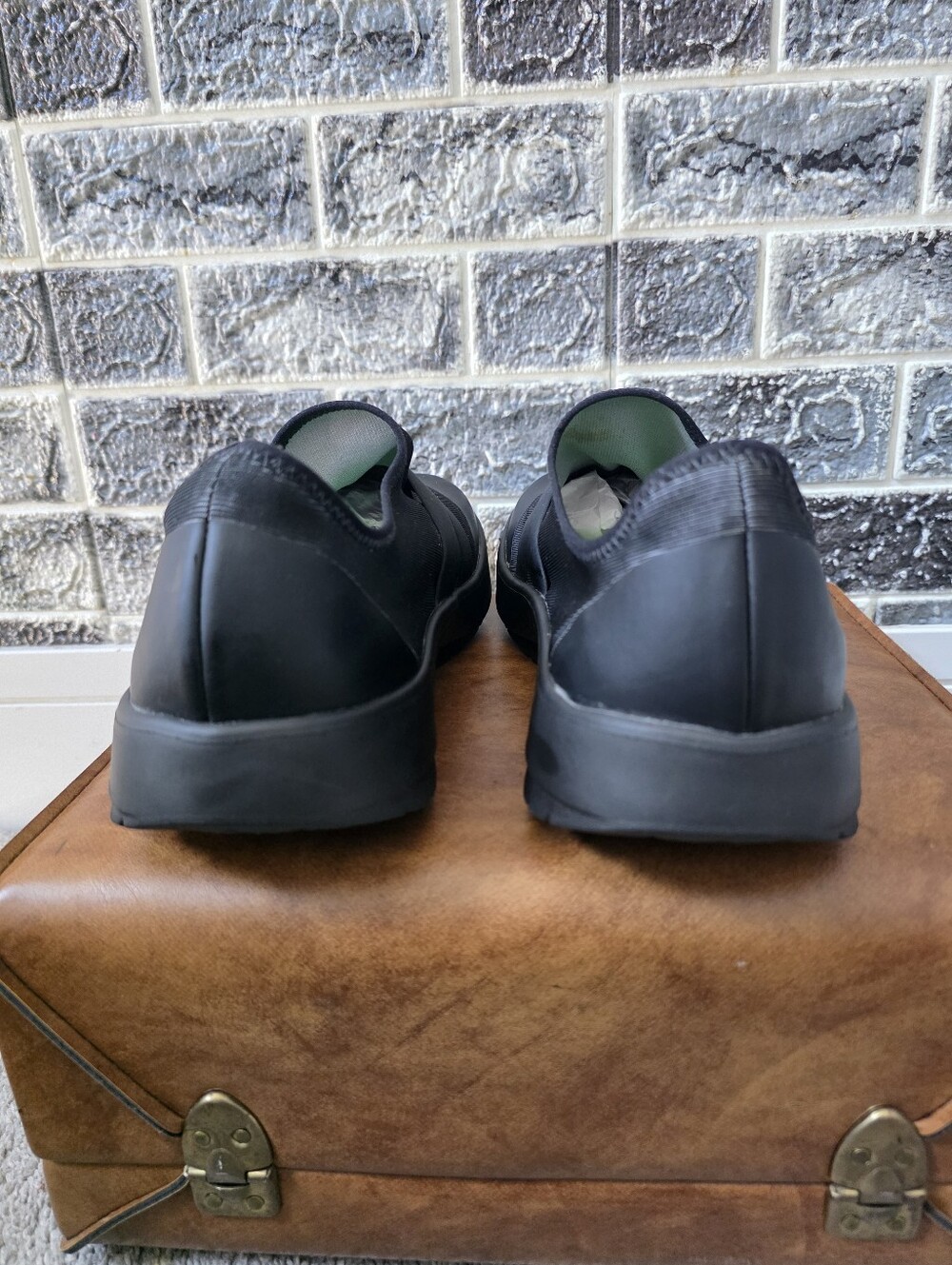 OOFOS Men's Black Slip-On Athletic Shoes Size 13 - Picture 6 of 10
